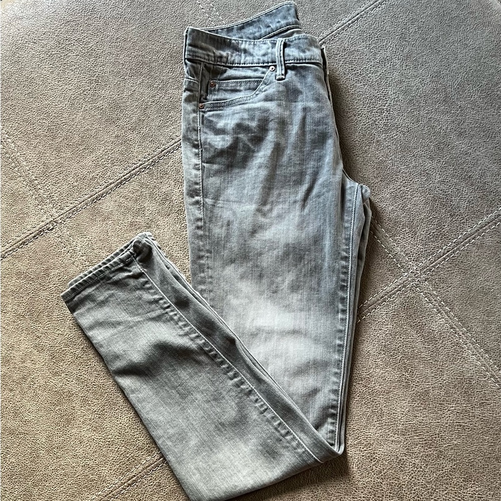 MOTHER Gray Ankle Cropped Jeans with Modern Style